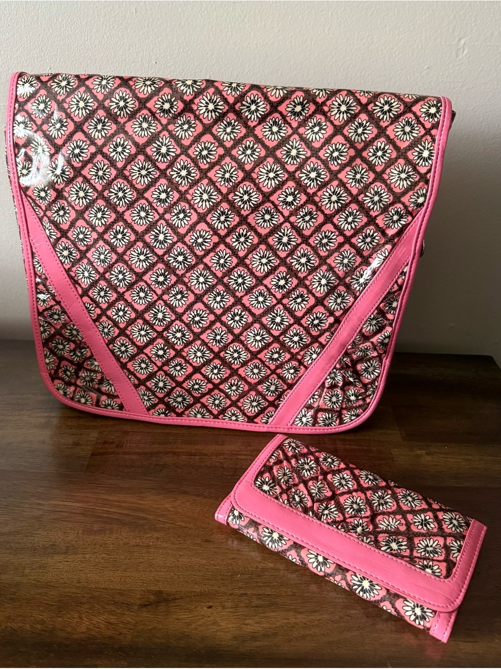 Vera Bradley Frill Vinyl Messenger Laptop Bag Mocha Rouge Pink Bag Wallet Set